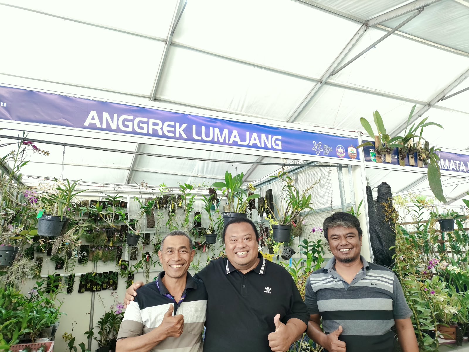 Ketua DPC PAI Malang Dedek bersama pencinta anggrek Lumajang Abdul Rozi